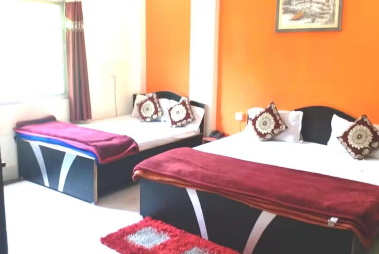Goroomgo New Ashiyana Palace Varanasi — Photos 3